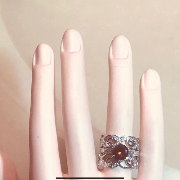 🌹Beautiful 3-Ring Garnet Solitaire and Double Filigree Bands - Picture 8 of 10